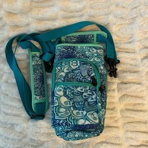 Water bottle carrier bag holder with 2 pockets. Beach Hiking Camping Travelling